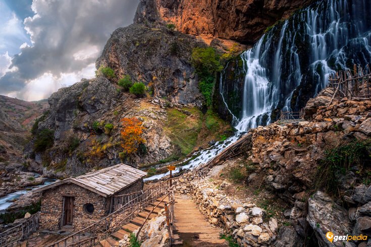 Kapuzbaşı Şelalesi