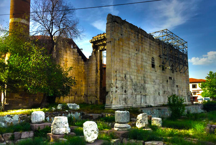 Augustus Tapınağı | Tarihi, Nerede ve Nasıl Gidilir?