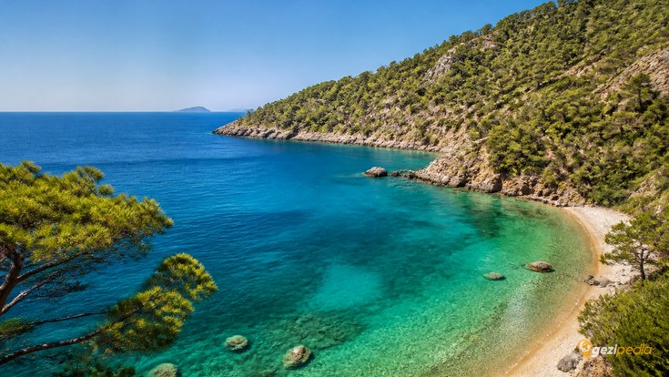 Fethiye'de Gezilecek Yerler: Plajlar, Koylar ve Doğa Rotaları