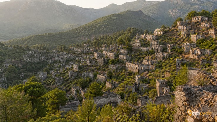 Fethiye'de Gezilecek Yerler: Plajlar, Koylar ve Doğa Rotaları