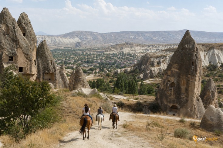 Paşabağ Peri Bacaları ve Rahipler Vadisi