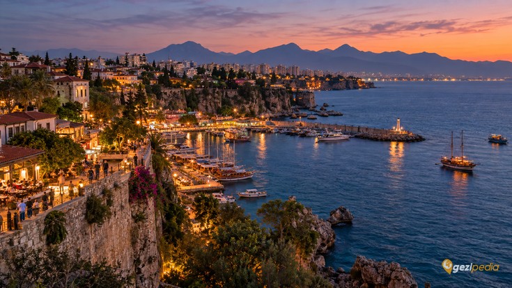 Gece Hayatı İyi Olan Tatil Yerleri